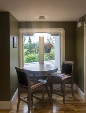 In-room dining - Fox Point Inn (Fox River)