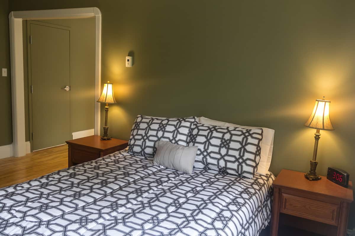 Deluxe Studio Suite, 1 Queen Bed, Non Smoking, Garden View | Egyptian cotton sheets, premium bedding, memory-foam beds, minibar