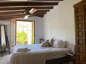 4 chambres, fer et planche à repasser, lit parapluie, Wi-Fi gratuit