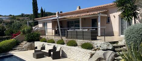 Een verwarmd zwembad