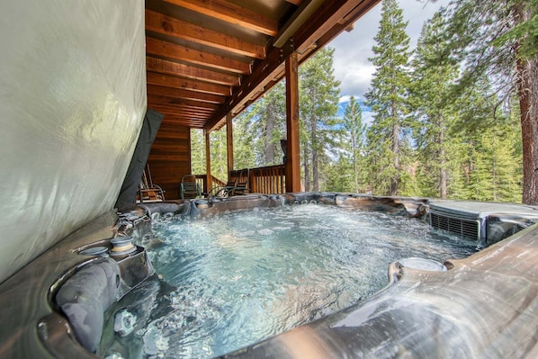 Outdoor spa tub