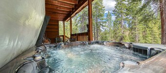 High Altitude by Tahoe Getaways - Tahoe Donner w/ Hot Tub, Pool Table, Ping Pong + HOA