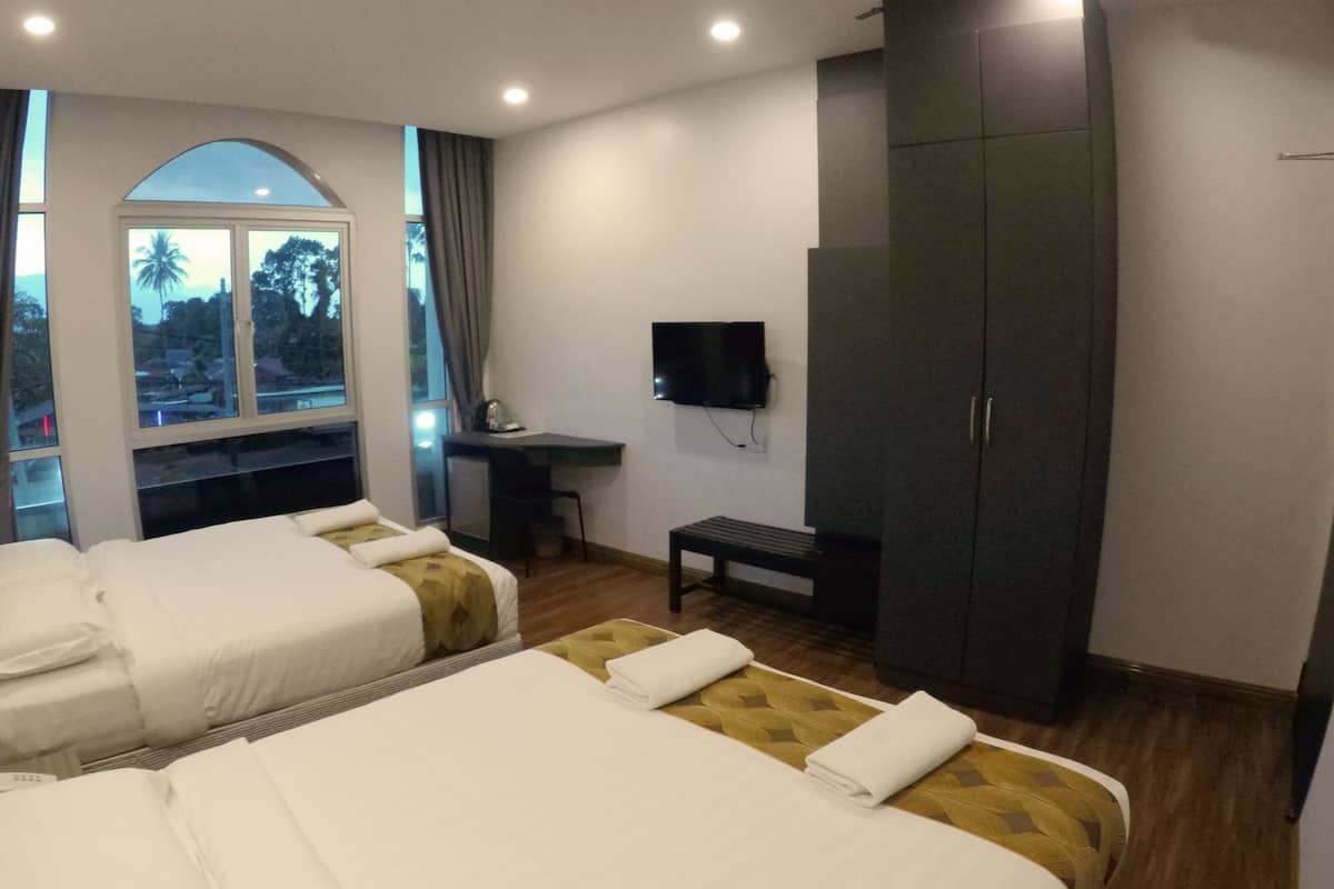 family deluxe suite | desk, iron/ironing board, bed sheets