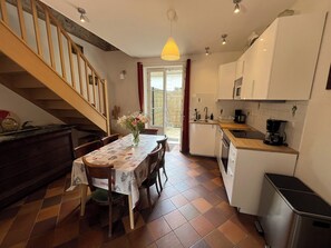 Fridge, microwave, oven, stovetop - Chez Oscar, a stone house in the heart of Barbizon (Barbizon)