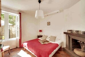 2 makuuhuonetta, silitysrauta/-lauta, vauvan matkasänky, ilmainen Wi-Fi