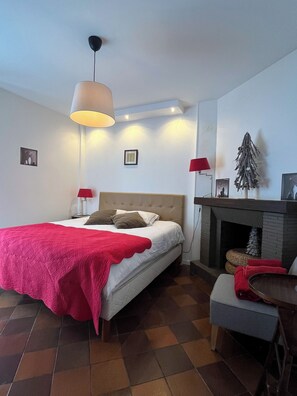 2 chambres, fer et planche à repasser, lit parapluie, Wi-Fi gratuit