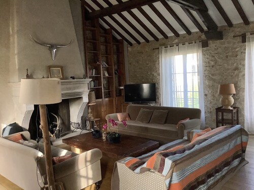 Chez Oscar, a stone house in the heart of Barbizon