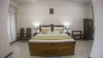 Deluxe Room | Egyptian cotton sheets, premium bedding, Select Comfort beds