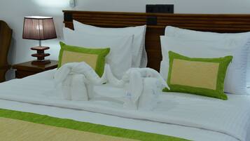 Deluxe Room | Egyptian cotton sheets, premium bedding, Select Comfort beds
