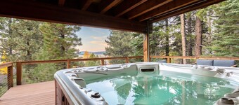 Redwood by AvantStay | Secluded Cabin w/ Views & Hot Tub | 5mins to NorthStar!