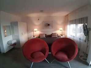 1 chambre, fer et planche à repasser, accès au Wi-Fi (inclus)