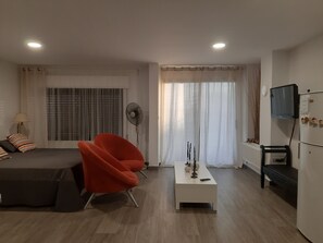 1 bedroom, iron/ironing board, free WiFi, bed sheets - Private Central Studio with Balcony/ 5* (Madaba)