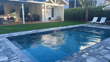 Piscina all'aperto, una piscina riscaldata