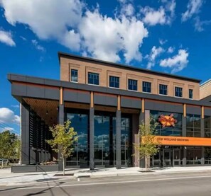 Exterior - Space everyone can enjoy, 4 miles to downtown Grand Rapids! (Grand Rapids)