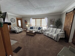 Téléviseur connecté, table de ping-pong