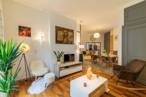 Télévision, chaîne hi-fi