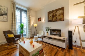 Fernseher, Stereoanlage