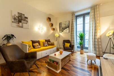 Le Contemporain, Hyper-center, 80m², 8 pers.