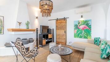 Een smart-tv, een dvd-speler en een muziekbibliotheek