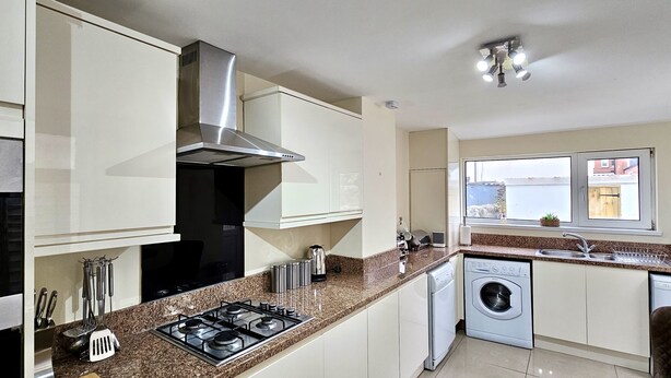 Private kitchen - Vale House by Switchback Stays (Cardiff)