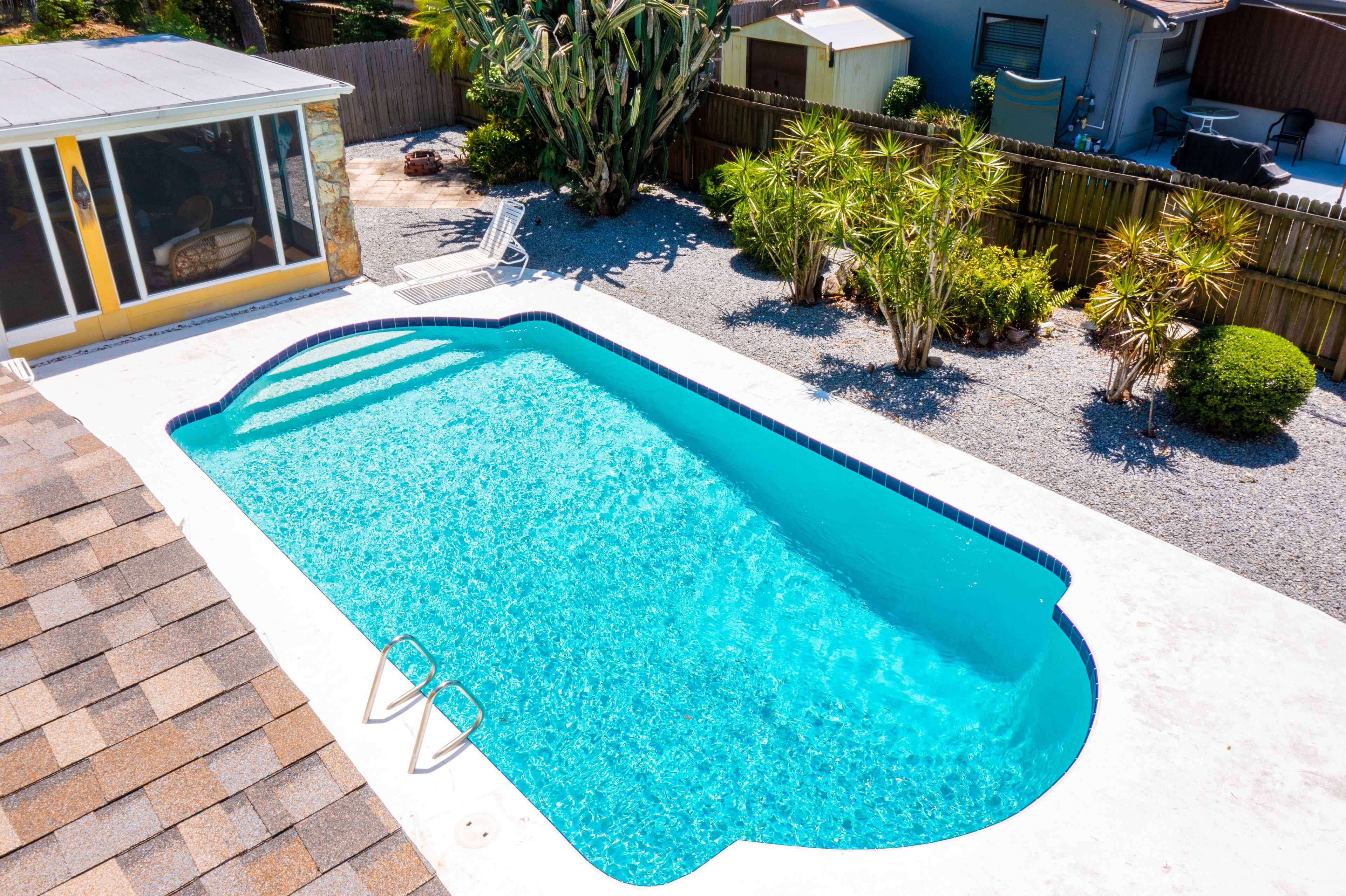 Beautiful Remodeled House - Outdoor Pool & screened Florida Room