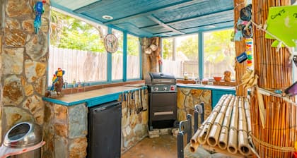 Beautiful Remodeled House - Outdoor Pool & screened Florida Room