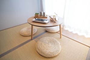 Premium-Zweibettzimmer, Nichtraucher | Zimmersafe, Schreibtisch, laptopgeeigneter Arbeitsplatz