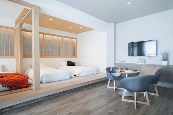 Signature Family Suite (Non-smoking) | In-room safe, desk, laptop workspace, blackout drapes - Wayfarer Hotel Kyoto Shijo (Kyoto)