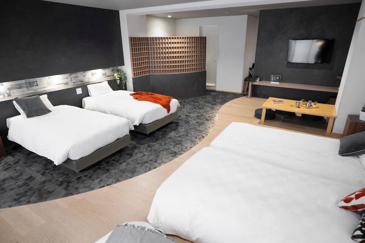 Signature Suite (Non-smoking) | 1 bedroom, in-room safe, desk, laptop workspace