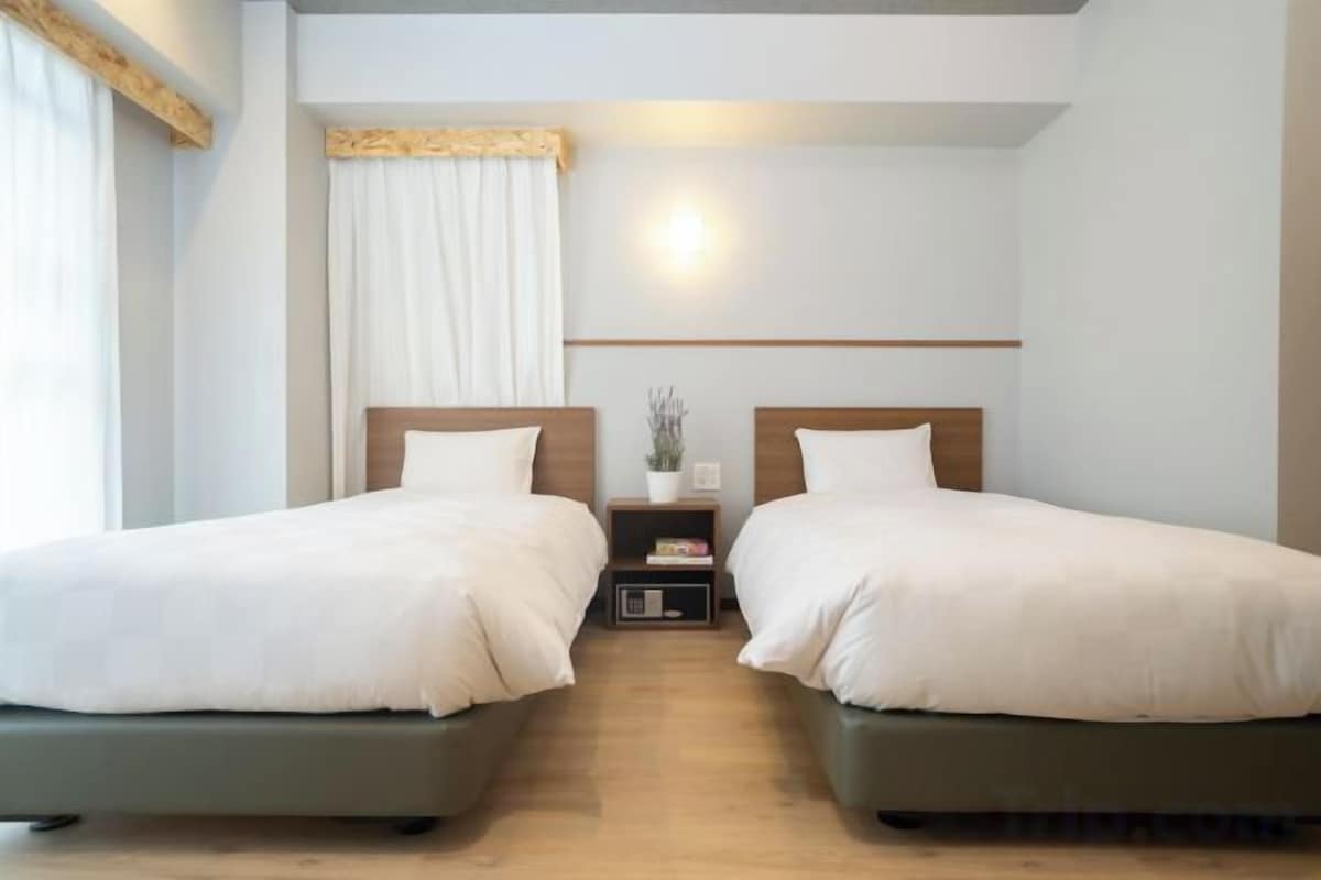 Essential Twin Room
