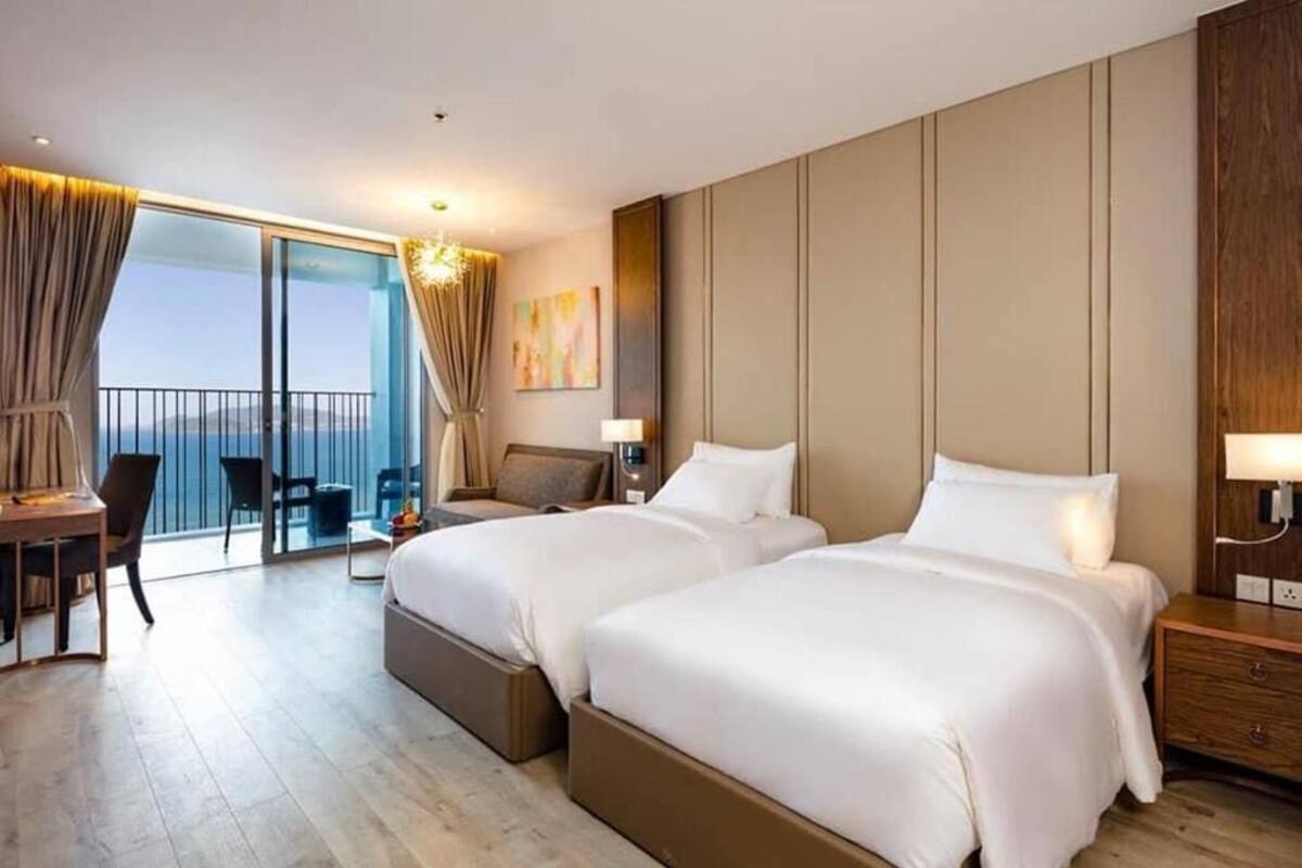 Premium bedding, down duvets, minibar, in-room safe