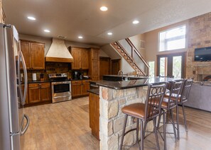 Fridge, microwave, oven, stovetop - Soak up the Sun and Golf Course Views from The Sweet Spot! (Concan)