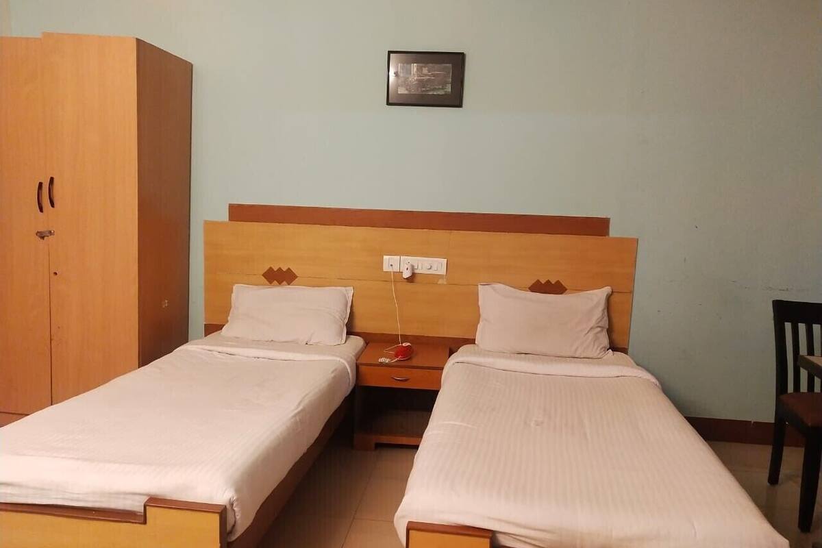 Basic Double or Twin Room | Desk, WiFi (free), individually decorated, individually furnished