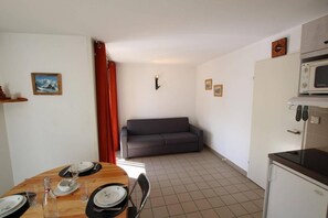 Dining - 200m from resort center, 3rd floor, view mountain, balcony, tv, 38m², Serre Chevalier (Briançon)