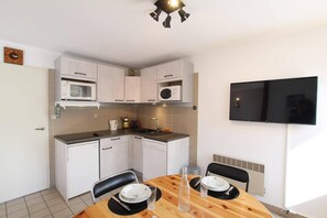 Fridge, microwave, oven, dishwasher - 200m from resort center, 3rd floor, view mountain, balcony, tv, 38m², Serre Chevalier (Briançon)