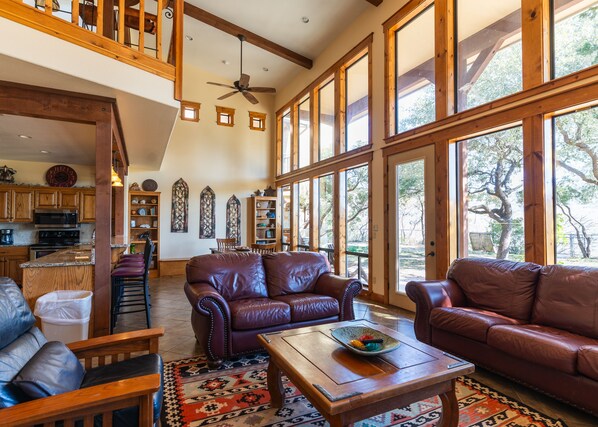 TV - Riverfront Vacation Home (Concan)