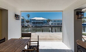 تناول الطعام بالخارج