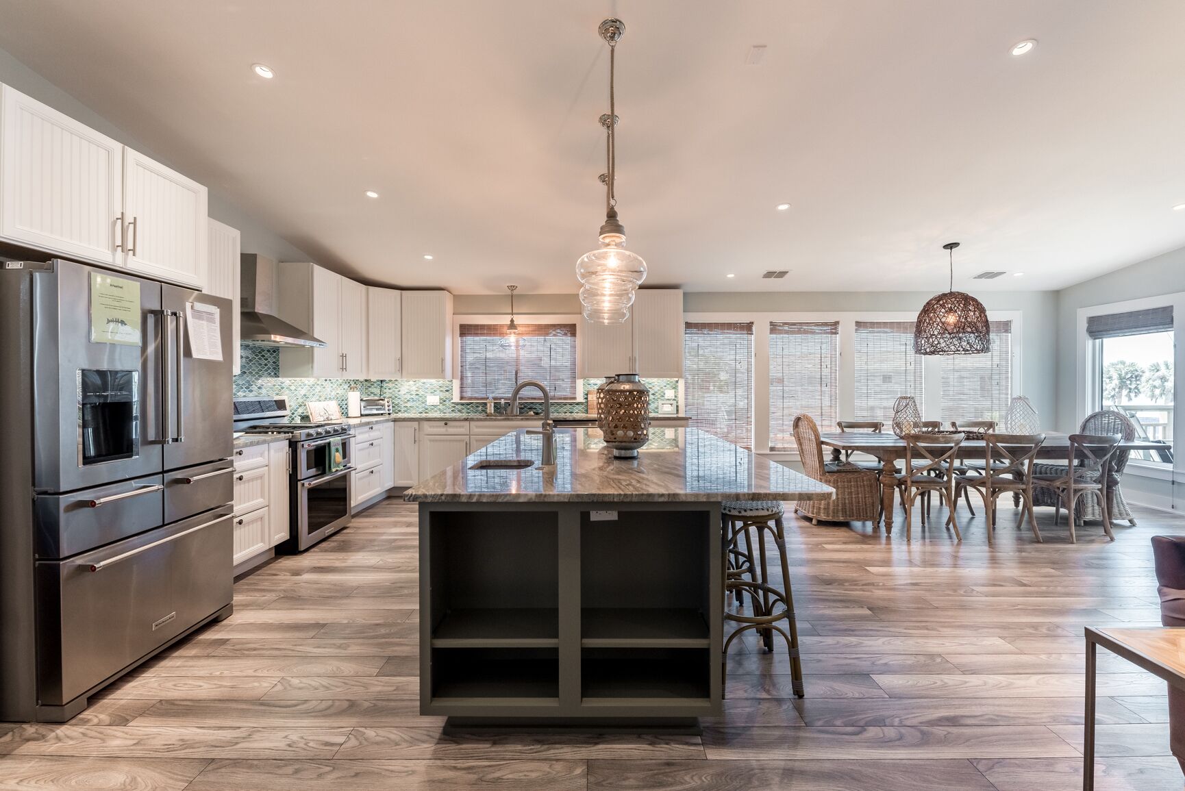 冰箱、微波炉、烤箱、炉灶