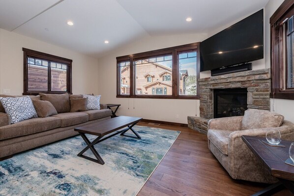 TV, fireplace