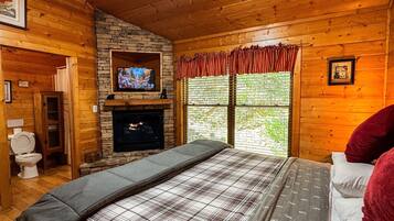 2 bedrooms, iron/ironing board, travel crib, free WiFi