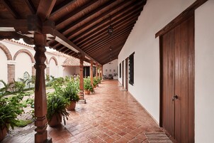 Deluxe Double Room | Hallway