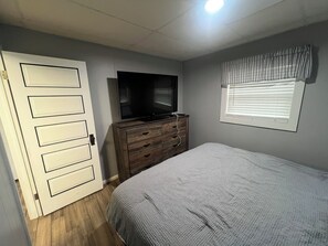 2 bedrooms, WiFi, bed sheets, wheelchair access - Vacationers' Delight at Conley Bottom  (Monticello)