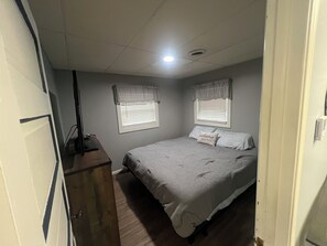 2 bedrooms, WiFi, bed sheets, wheelchair access - Vacationers' Delight at Conley Bottom  (Monticello)