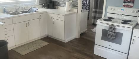 Fridge, microwave, oven, coffee/tea maker