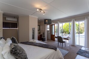 Superior Room (King 1) | Premium bedding, down comforters, minibar, individually decorated - Lido Living (East London)