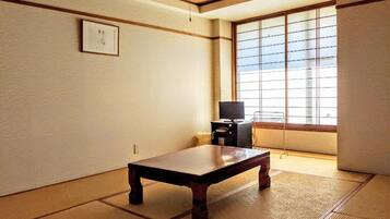 Traditionellt rum - icke-rökare - delat badrum (Japanese Style) | Skrivbord, gratis wi-fi och sängkläder