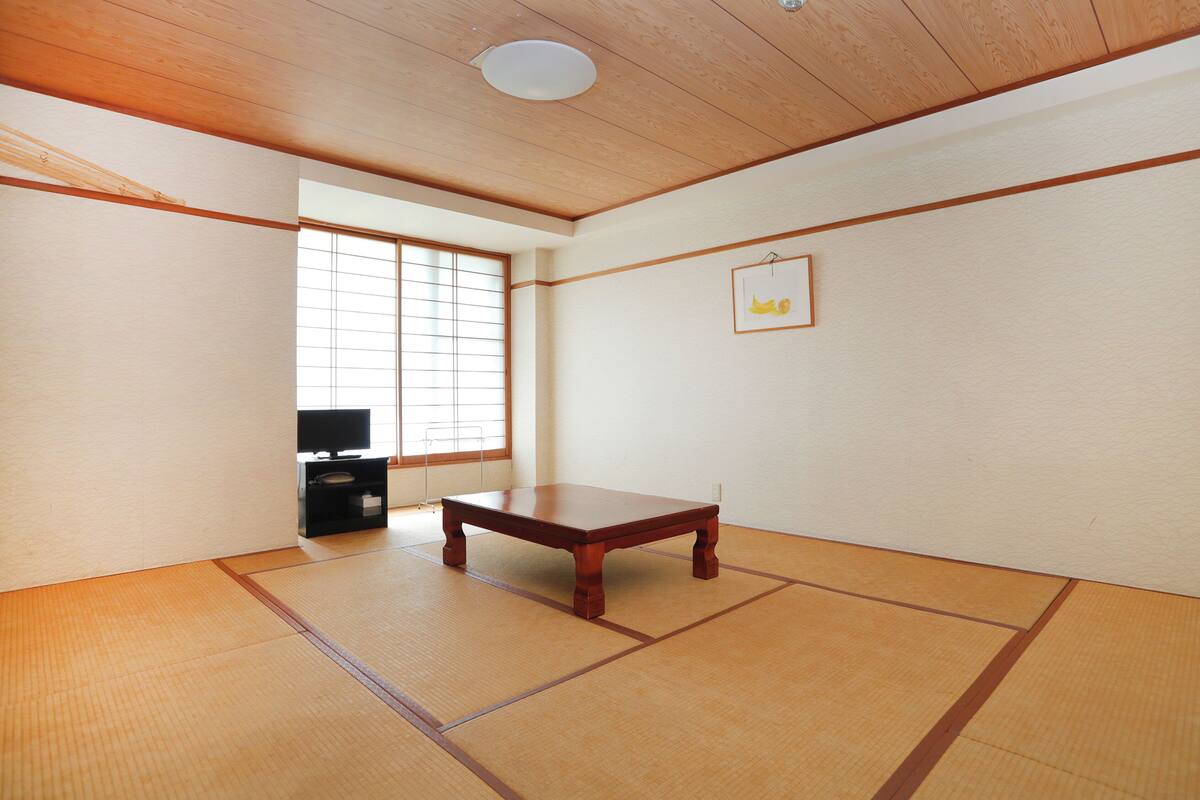 Phòng Tiêu chuẩn, không hút thuốc, quang cảnh núi | Bàn, truy cập Internet không dây miễn phí, bộ trải giường 