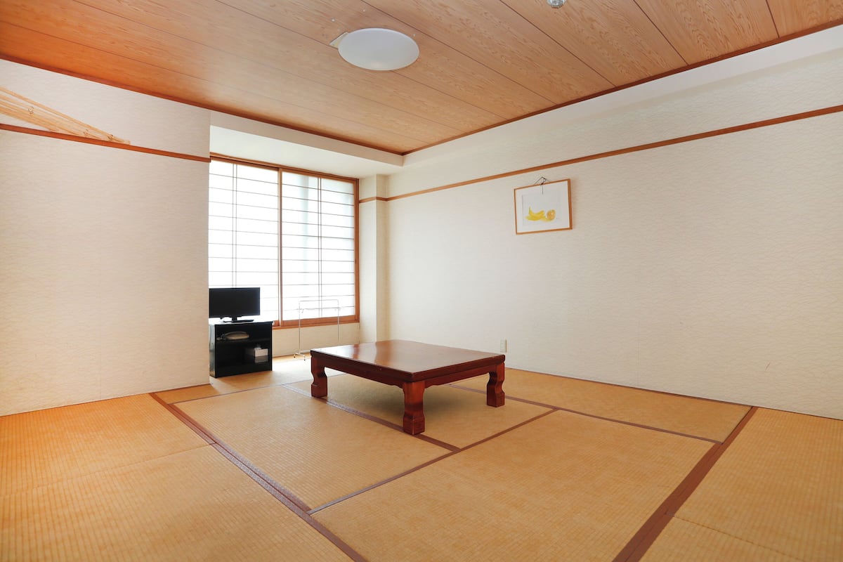 Standard Room, Non Smoking, Mountain View | 1 bedroom, desk, free WiFi, bed sheets