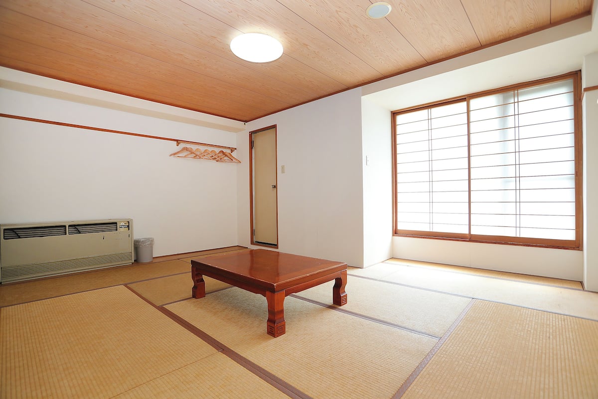 1 bedroom, desk, free WiFi, bed sheets