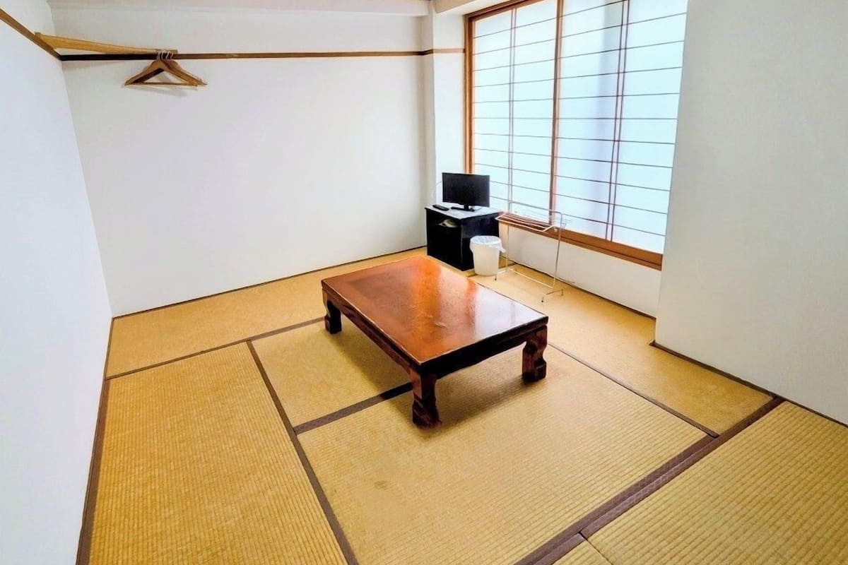Basic Room, Non Smoking, Mountain View | 1 bedroom, desk, free WiFi, bed sheets